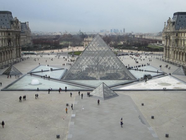 Cour Napoléon from the southeast (panoramio 4)