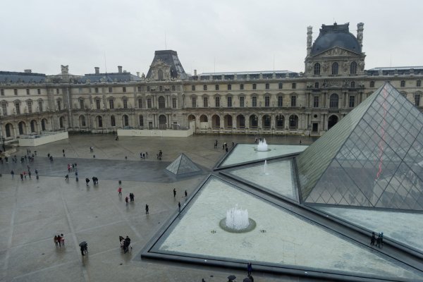 Cour Napoléon du Louvre (16264851266)