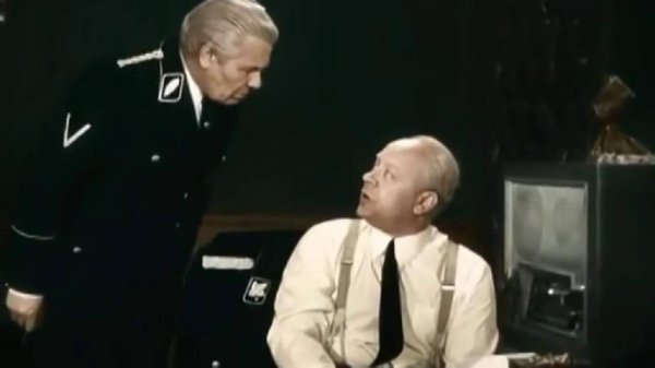 17 мгновений весны - Штирлиц идет по коридору