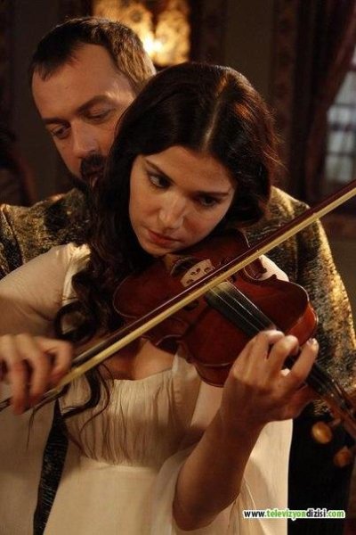 ибрагим паша из сериала великолепный век - играет на скрипке.mp3