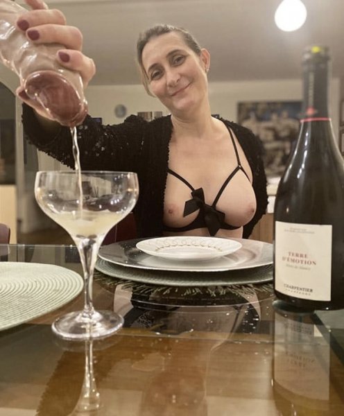 18BF83AD-7DD1-427E-8789-96C3283ADE38