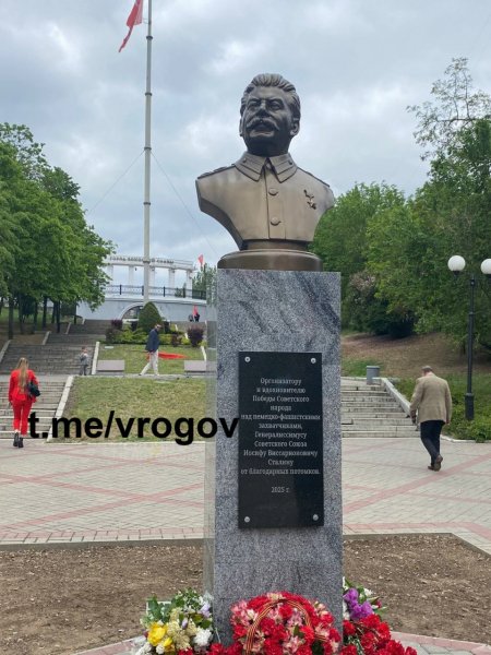 Памятник Сталину открыли в центре Мелитополя