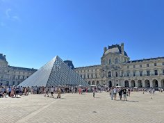 Cour Napoléon du Louvre - IMG 5687 (52315420598)