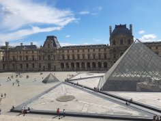 Piramide del Louvre