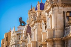 Central-square-ayuntamiento-valencia