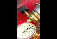 Лайфхак как заправить балон от газовой горелки