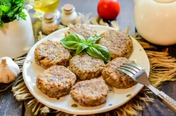 ГРЕЧНЕВЫЕ КОТЛЕТЫ С КОНСЕРВАМИ