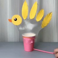 Интересная какая игрушка для детей - своими руками