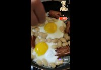 ГЛАЗУНИЯ С САСИСКАМИ И ФАСОЛЮ