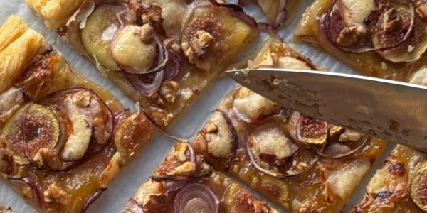 Пирог с инжиром и козьим сыром