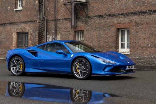 Ferrari-f8-tributo