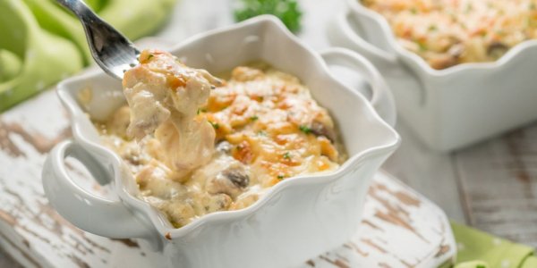 Картофельная запеканка с курицей и грибами в сливочном соусе