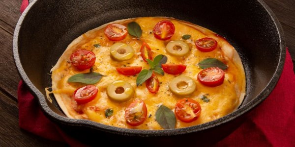 Очень быстрая пицца, приготовленная на сковороде