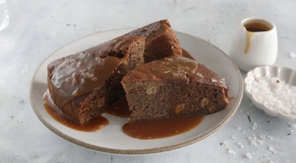 Финиковый пирог с солёной карамелью