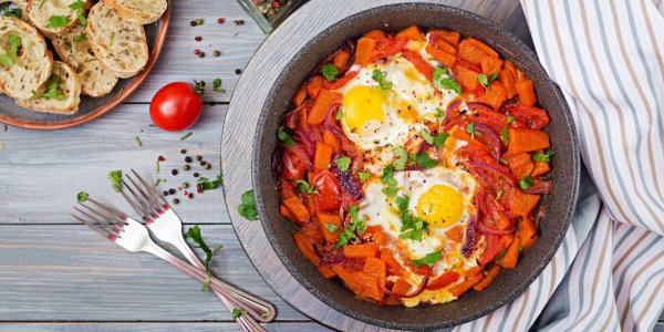 Шакшука с тыквой, перцем и помидорами