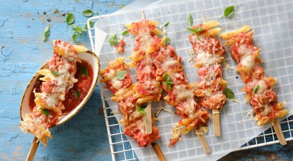 Пицца (из пасты) на шпажках