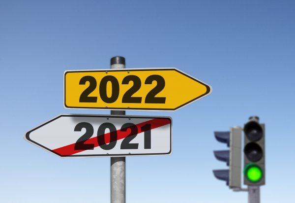 novyi-god-2022-svetofor-zelionyi-svet