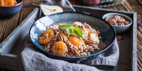 Гречневая каша с курагой и мёдом