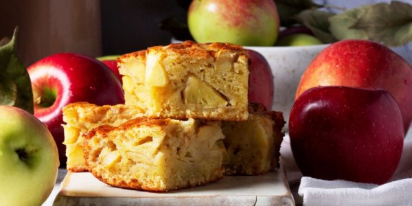 Быстрая шарлотка с яблоками на майонезе