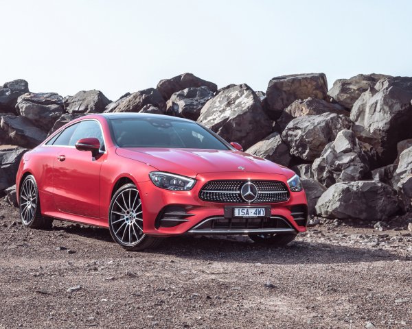 Mercedes-Benz E 350 AMG Line Coup by the rocks 157616 10