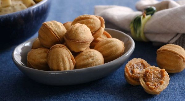 Десерт Орешки со сгущёнкой