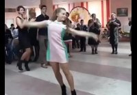 Ах как зажигательно танцует