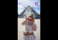 Туристы в Париже