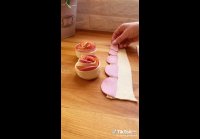 Розочки из слоёного теста с беконом
