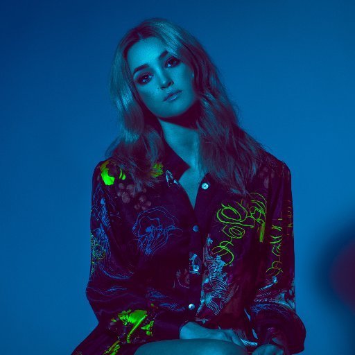 Elley Duhe - In the middle of the night (slow) - Ringon.site