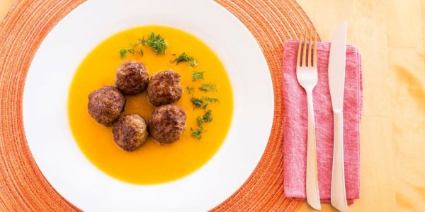Мясные фрикадельки из индейки в тыквенном соусе