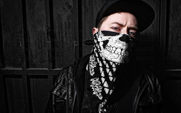 Kill The Noise - Don&apos;t Look Back (with MOELLE)