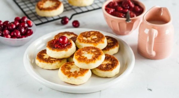 Классические сырники, приготовленные на сковороде