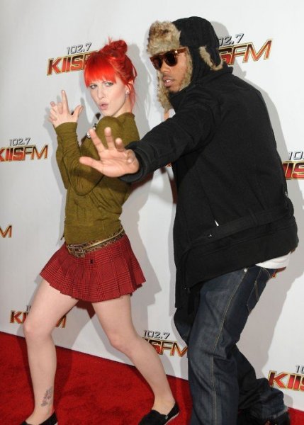 B.o.B feat. Hayley Williams - Airplanes (F.A.K.E.E.R. & MB Remix)