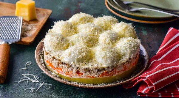 Салат &quot;Снежные сугробы&quot; с курицей и грибами