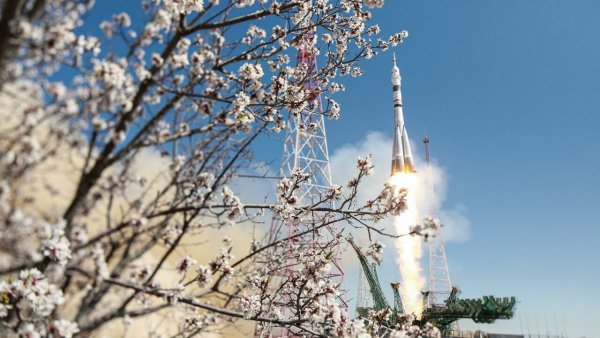 С Днём космонавтики 12 апреля