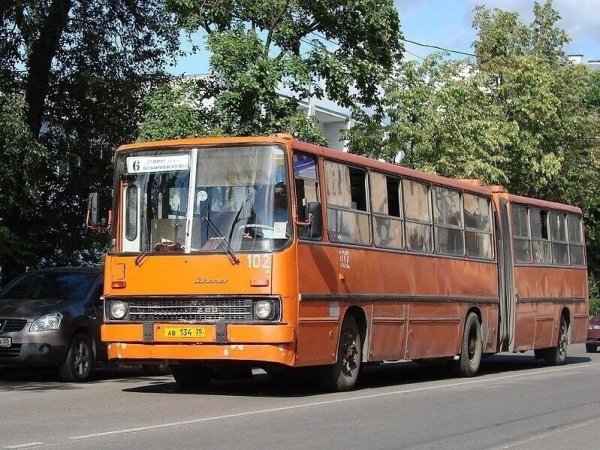 Есть ещё Икарусы 280 На наших улицах
