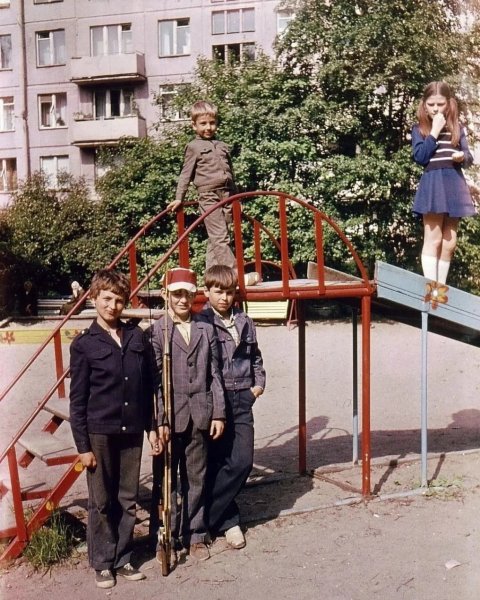 Пацанчики пришли с рыбалки, наши 70-е