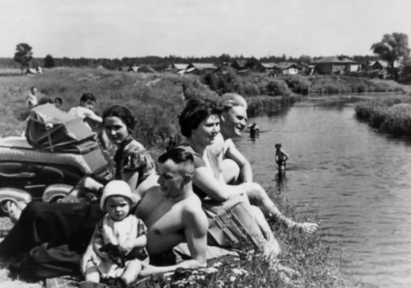 Юрий Гагарин: семейный уют на реке Клязьме, 1960
