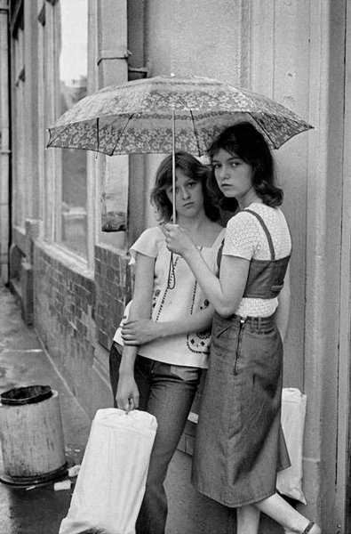 Москва 80, девушки у входа