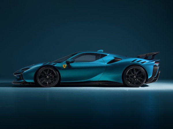 Ferrari-sf90xx-hybrid-supercar-luxury