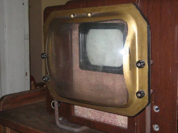 КВН-49 черно-белый телевизор производился с 1949 до 1960
