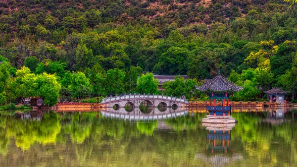 Blackdragonpoolchina gettyimages-2218567747 3840x2160