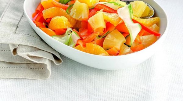 Салат с ананасами и апельсинами