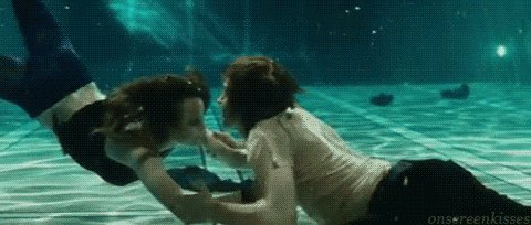 Поцелуй под водой
