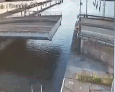 явно с головой не дружит