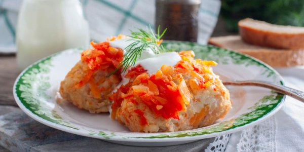 Ленивые голубцы - с соусом и овощной зажаркой