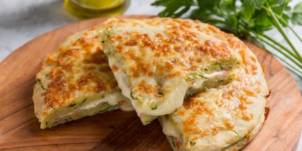 Итальянская фокачча - с сыром и цукини