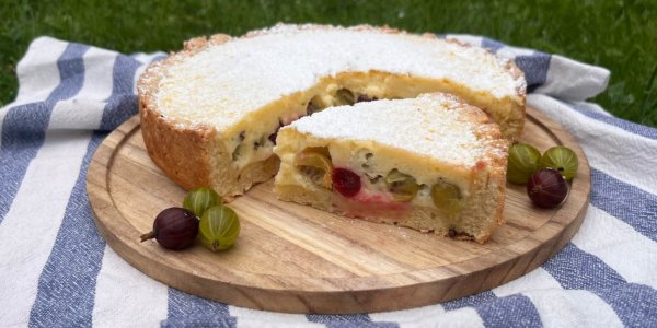 Простой и вкусный пирог с крыжовником и сметанной заливкой