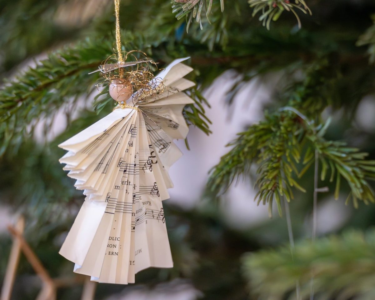 angel, christmas, christmas tree, fir tree, christmas tree decorations, christmas eve, church, christian, evangelical, jesus, advent, christmas time, advent season, christmas decoration, hymn book