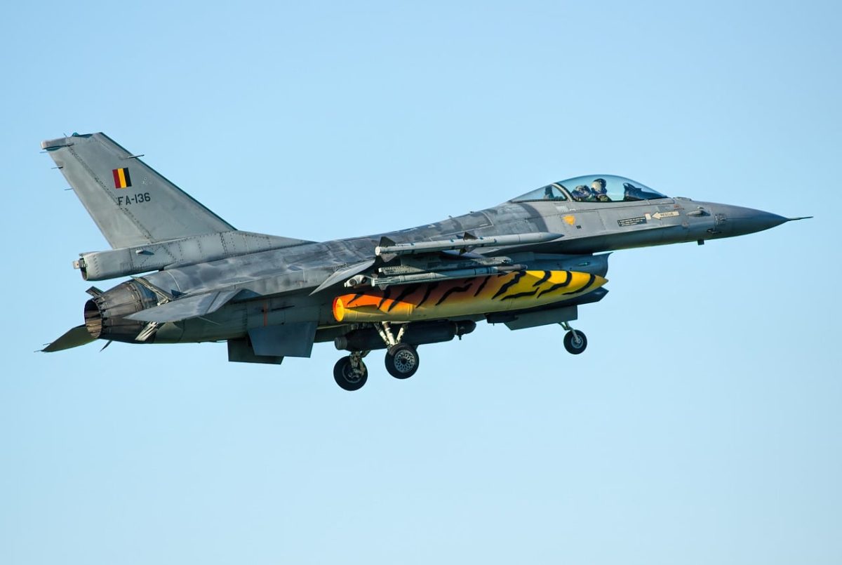 f-16, fighter jet, aviation, belgian air force, aircraft, military, nato, flame design, october, sky, belgian flag, pilot, landing gear, nature, armament, natural light, modern technology, speed, belgian, airshow, nato weapons, flight day event